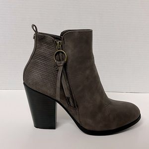 Daisy Fuentes Grey Clay Mocha Ankle Booties Boots Shoes
